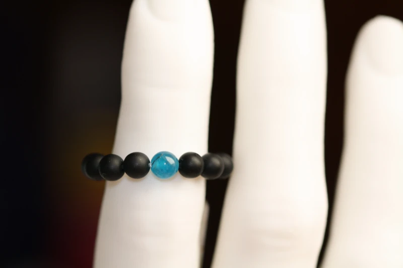Onyx gef. Matt mit Apatit Blau