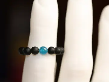 Onyx gef. Matt mit Apatit Blau